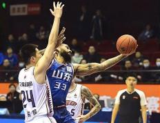 乐鱼体育-山东男篮客场惨败四川，遭遇失利