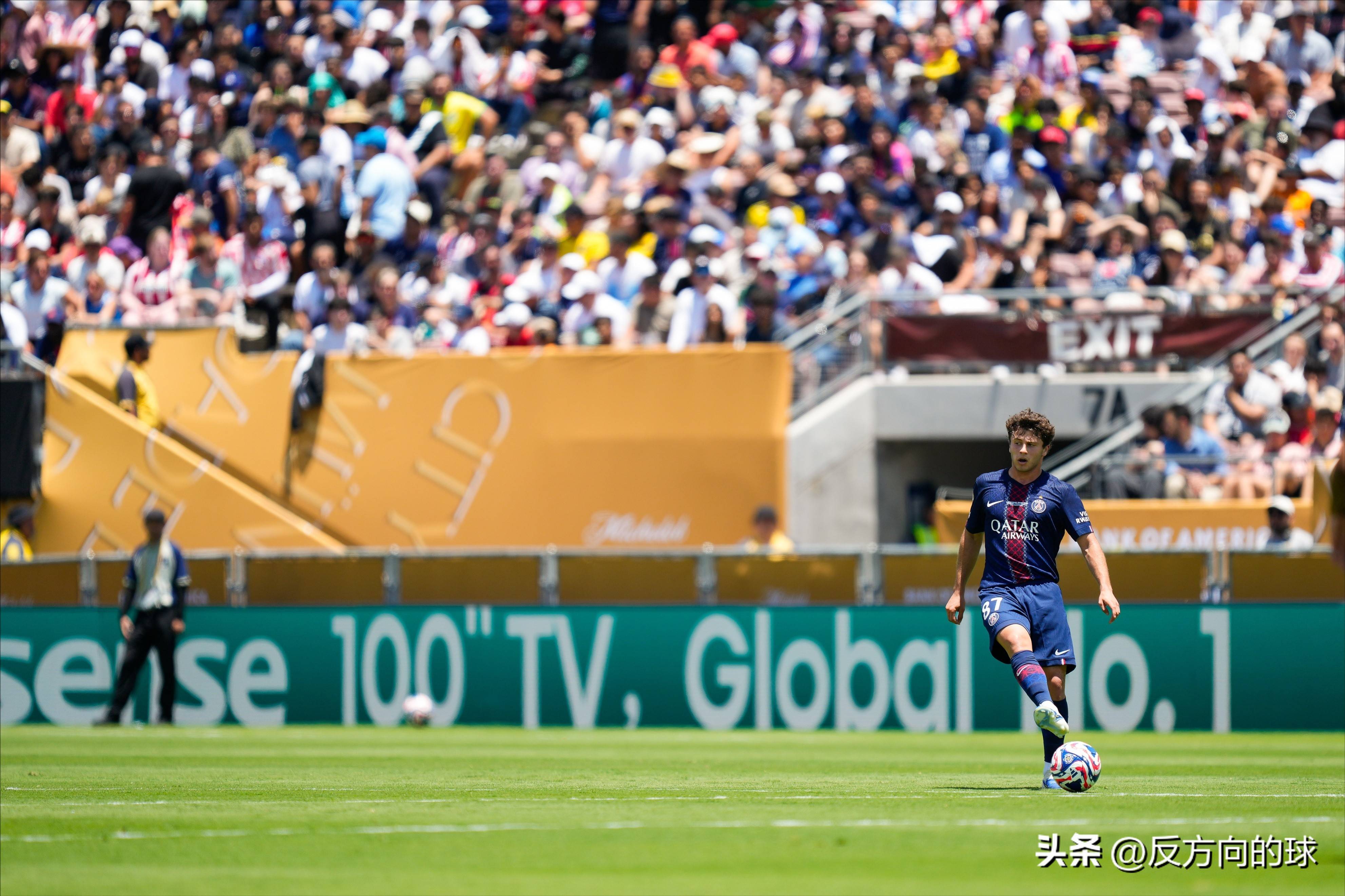 乐鱼官网-欧冠比赛火爆进行,球迷尽情呐喊