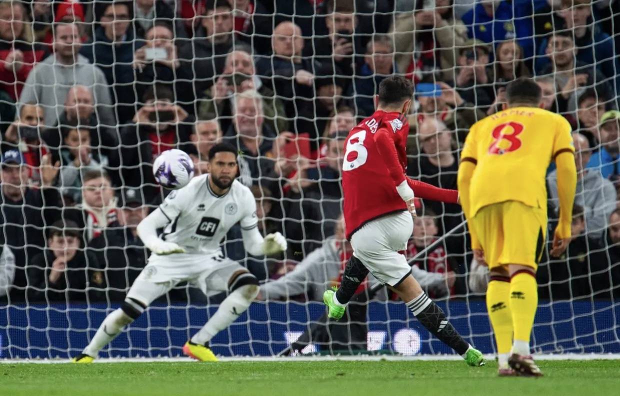 乐鱼体育网站入口-曼联队员表现出色,成功逆转比赛