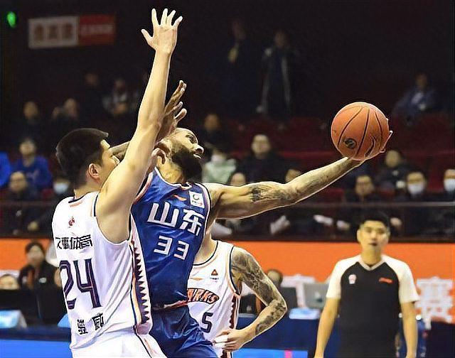 乐鱼体育-山东男篮客场惨败四川,遭遇失利