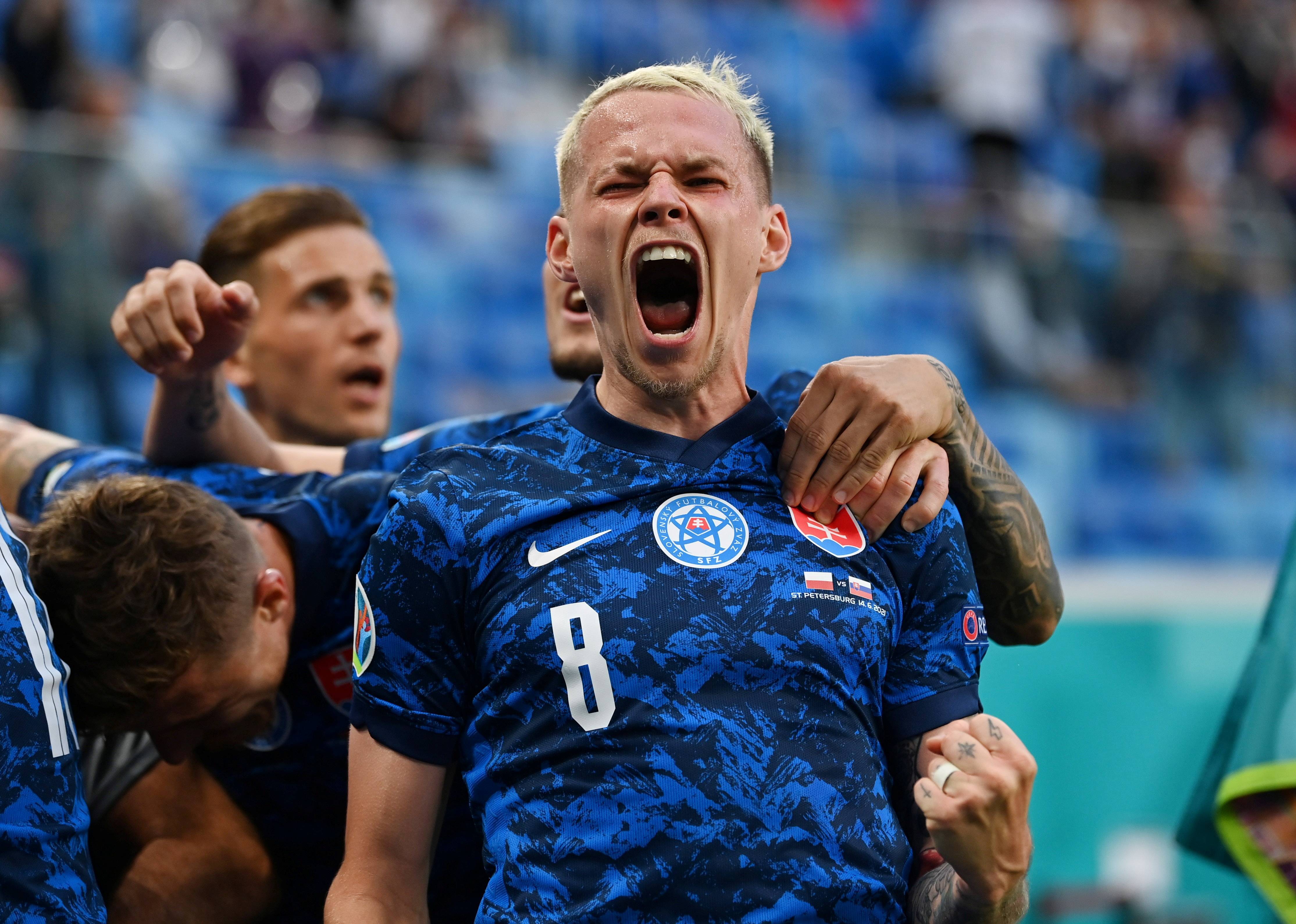 乐鱼官网-瑞典队客场惊险战胜斯洛伐克队