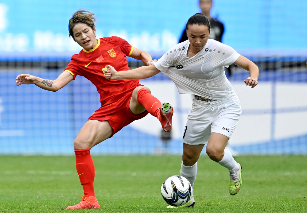 乐鱼官网-中国女足球员在国际比赛中展现出色