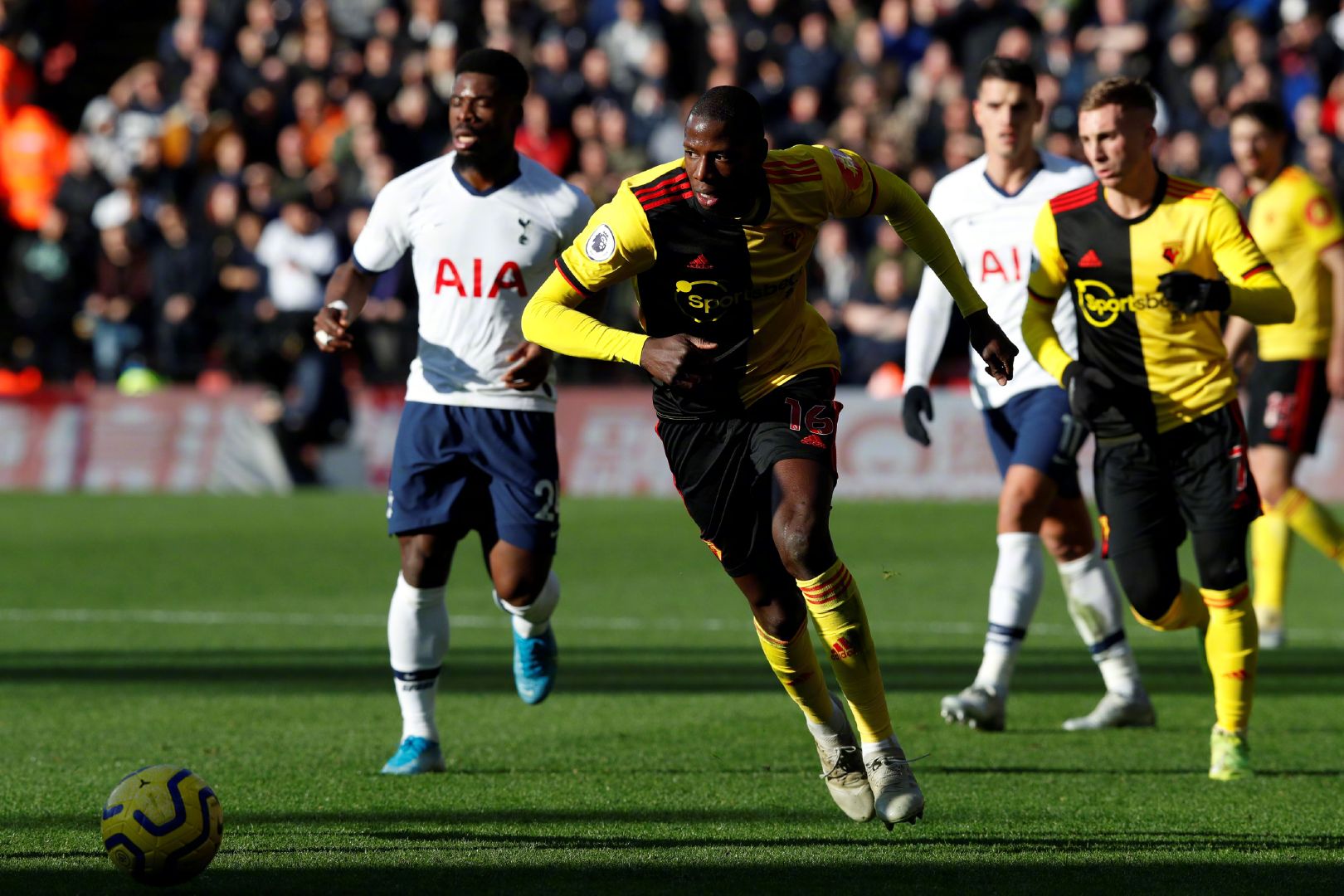 乐鱼官网-沃特福德遭遇连败，保级压力增大