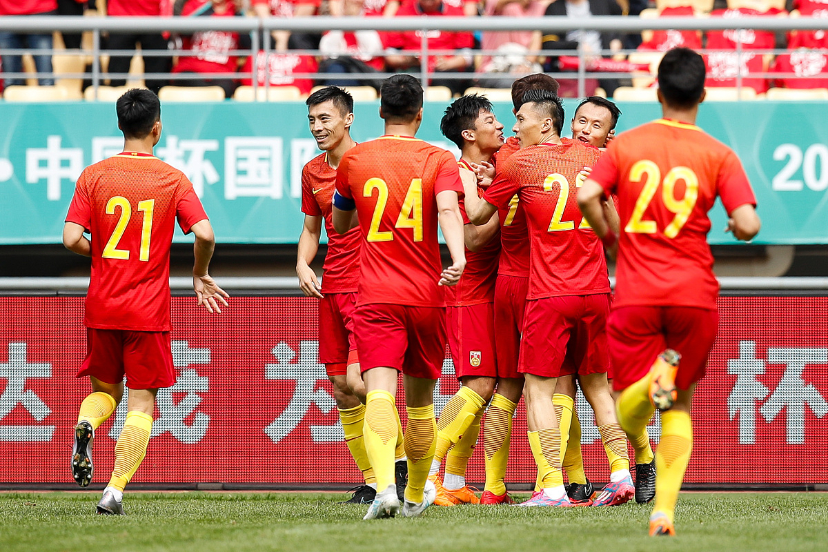 乐鱼-激烈角逐中球员们展现团队合作,力争一致的简单介绍