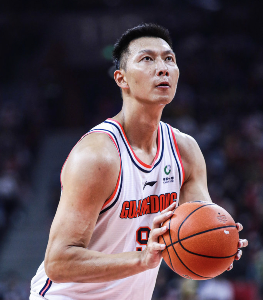 乐鱼体育-快船轻取雄鹿，胡金秋高光表现的简单介绍